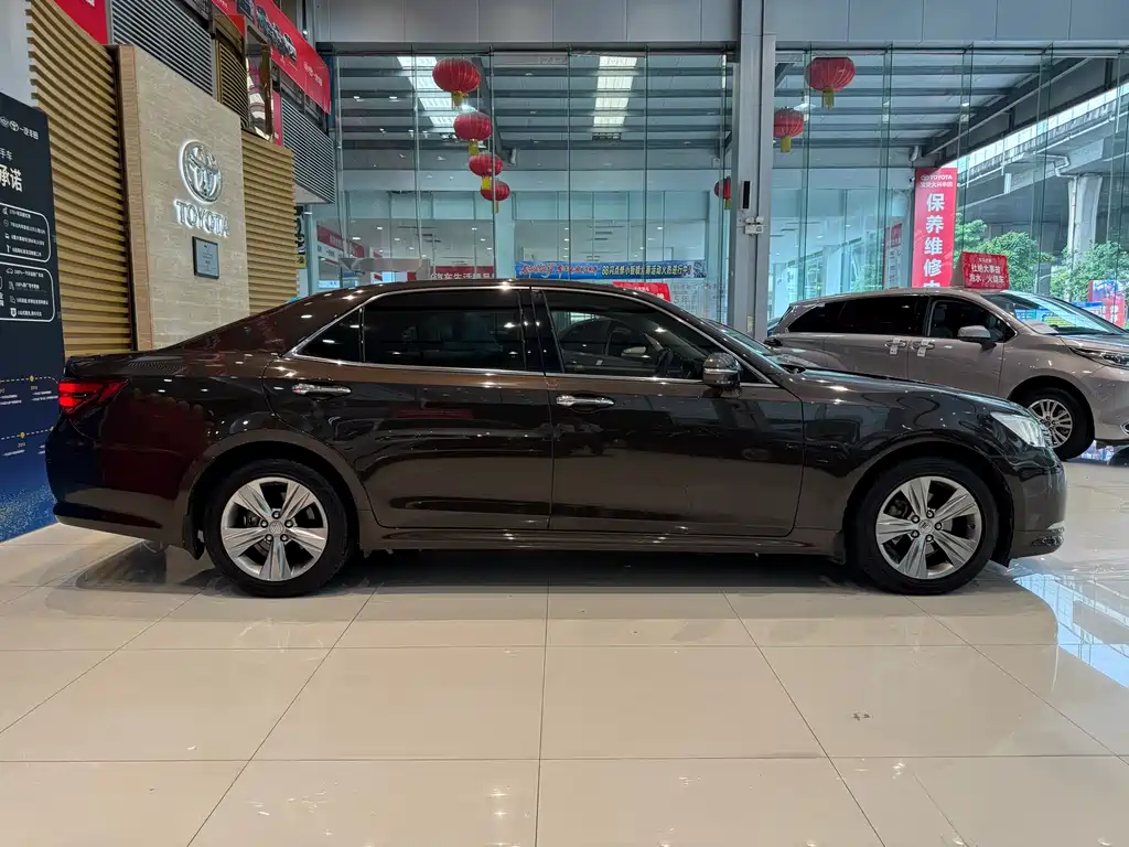 Toyota Crown 2017