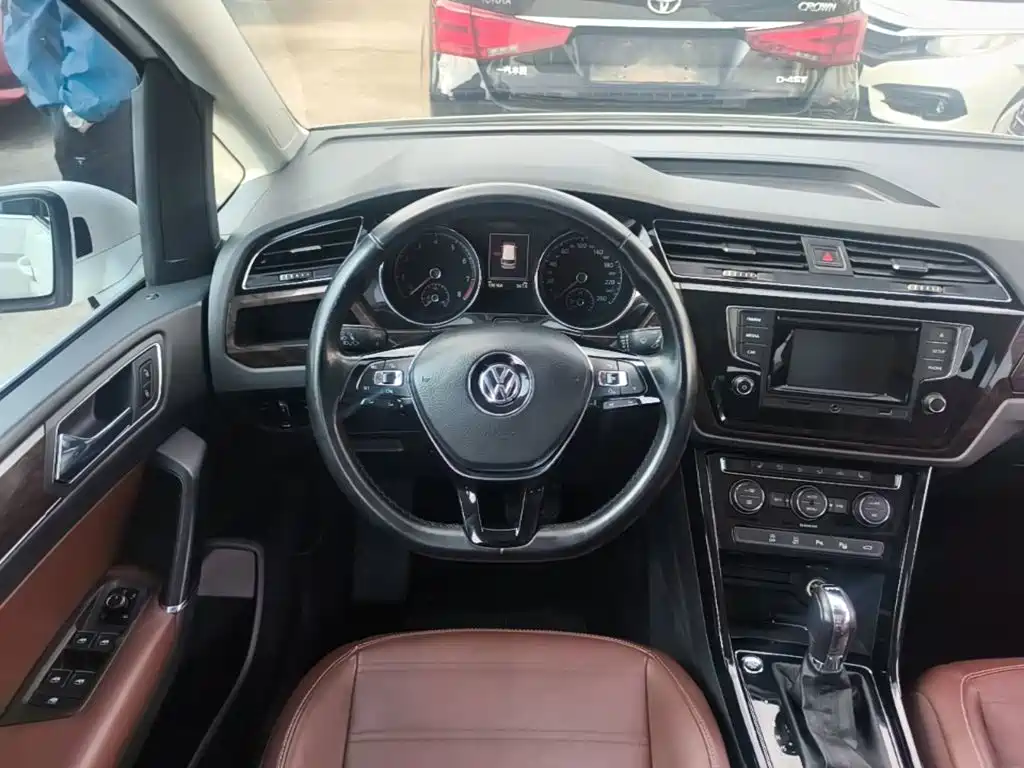 Volkswagen Touran 2016 — фото 11