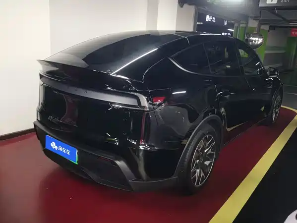 Tesla Model Y L 2026