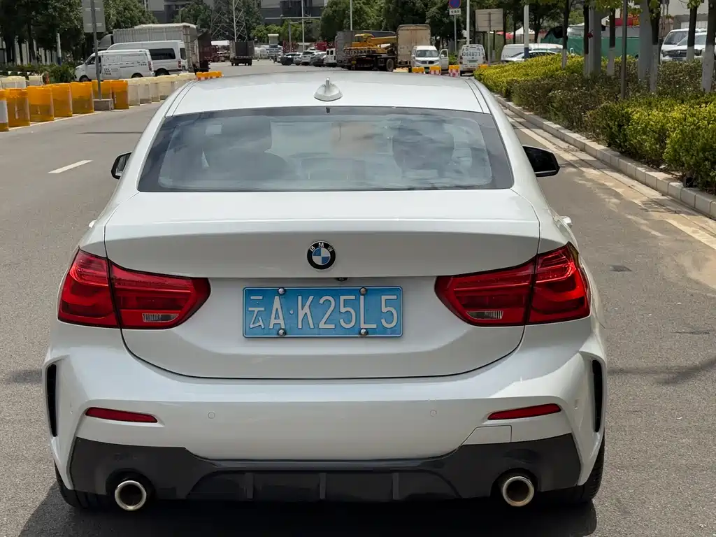 BMW 1 Series 2021 — фото 11