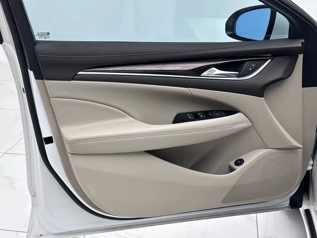 Buick LaCrosse 2017 — фото 17