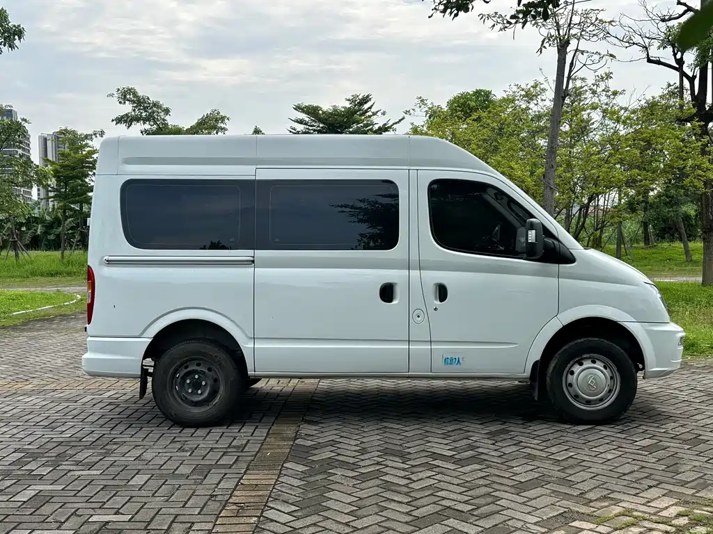 Maxus V80 2024