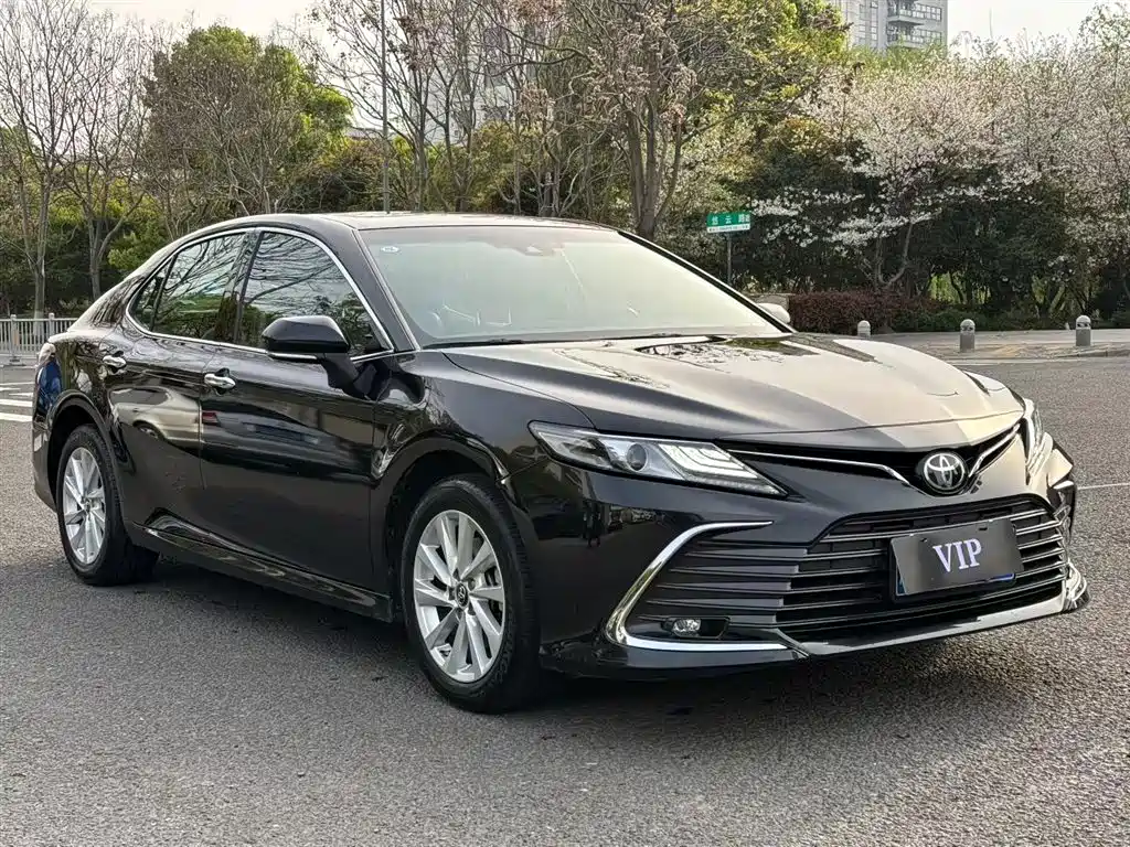 Toyota Camry 2023 — фото 3