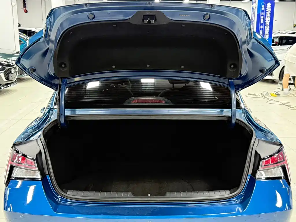 Hyundai Elantra 2022 — фото 20