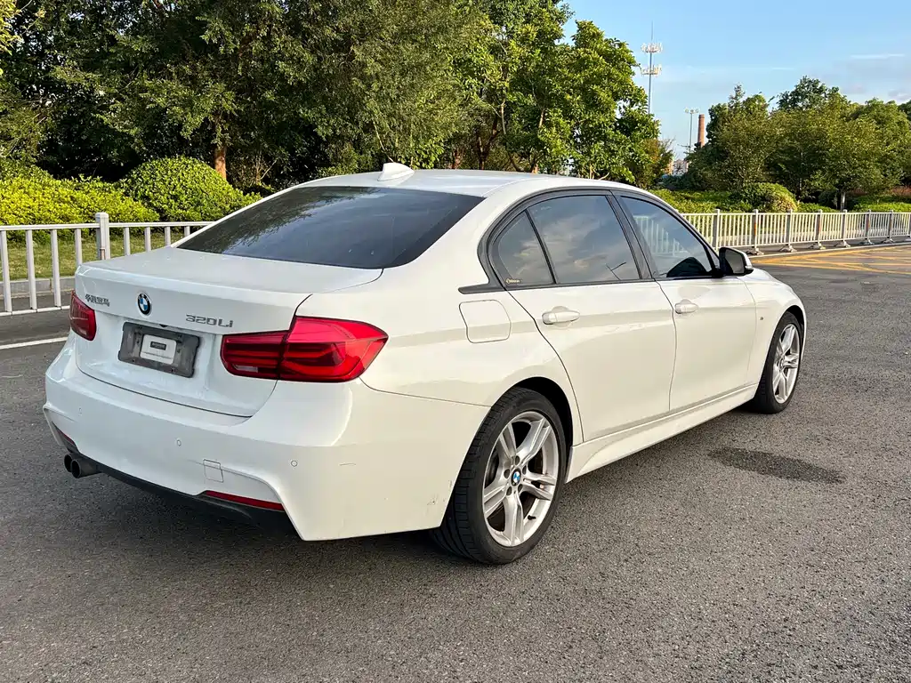 BMW 3 Series 2017 — фото 15