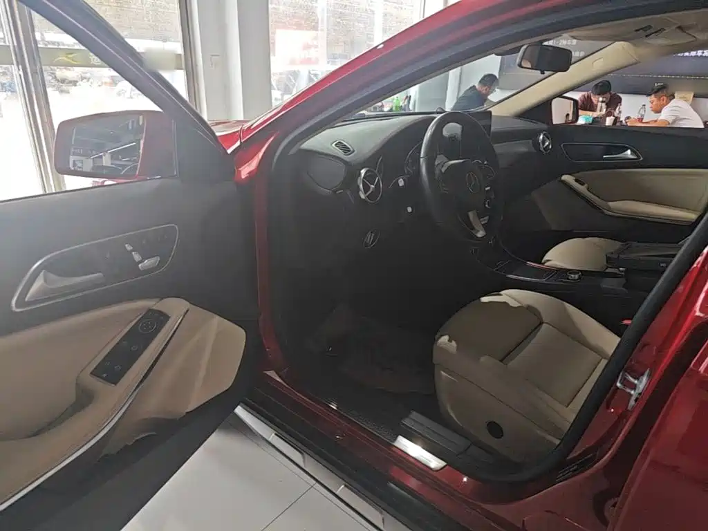 Mercedes-Benz GLA 2017 — фото 16