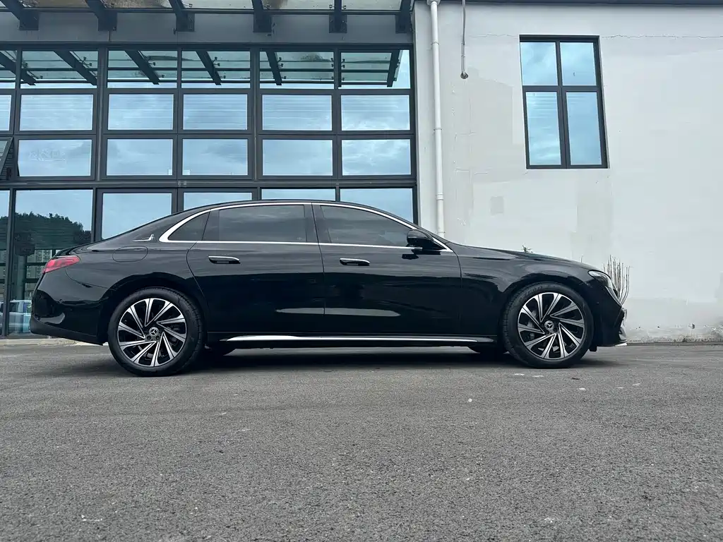 Mercedes-Benz E-Class 2025 — фото 17