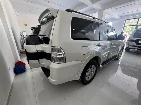 Mitsubishi Pajero 2020