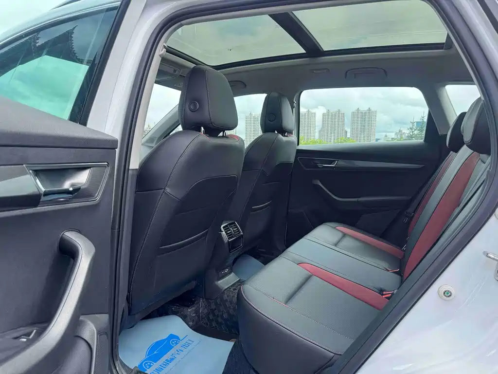 Skoda Karoq 2023 — фото 8