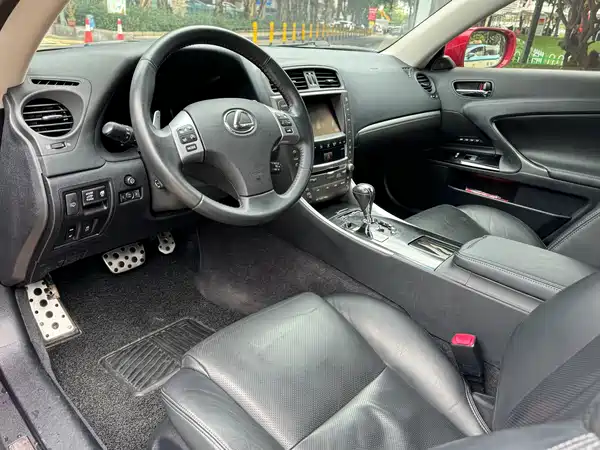 Lexus IS 2011