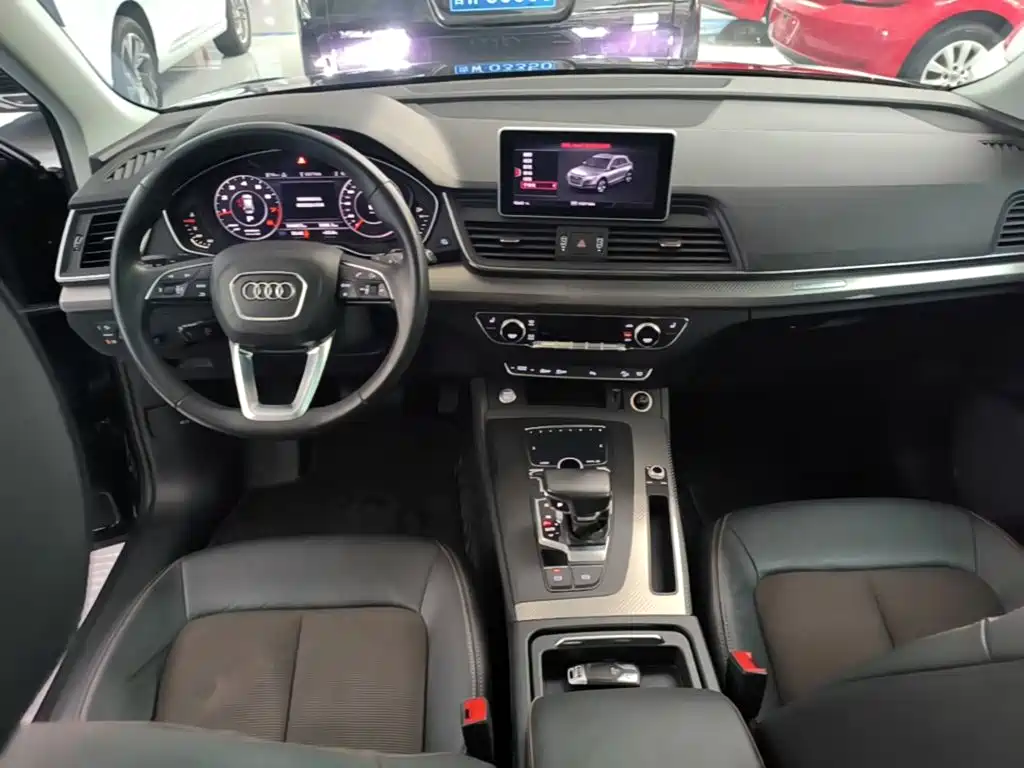 Audi Q5L 2019 — фото 10