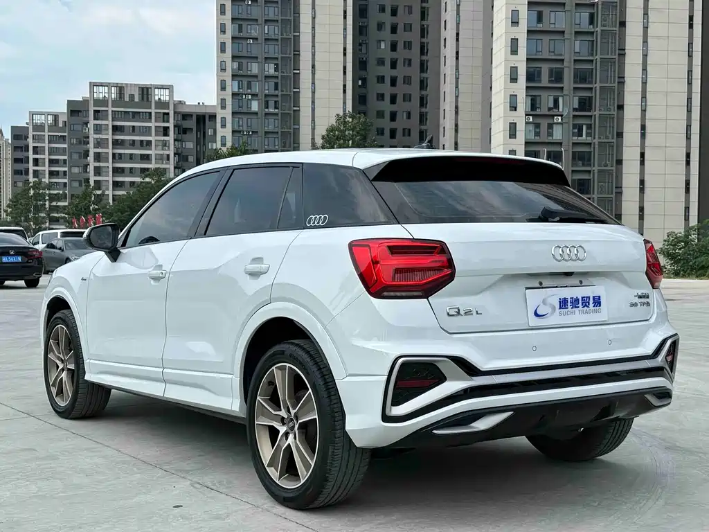Audi Q2L 2023