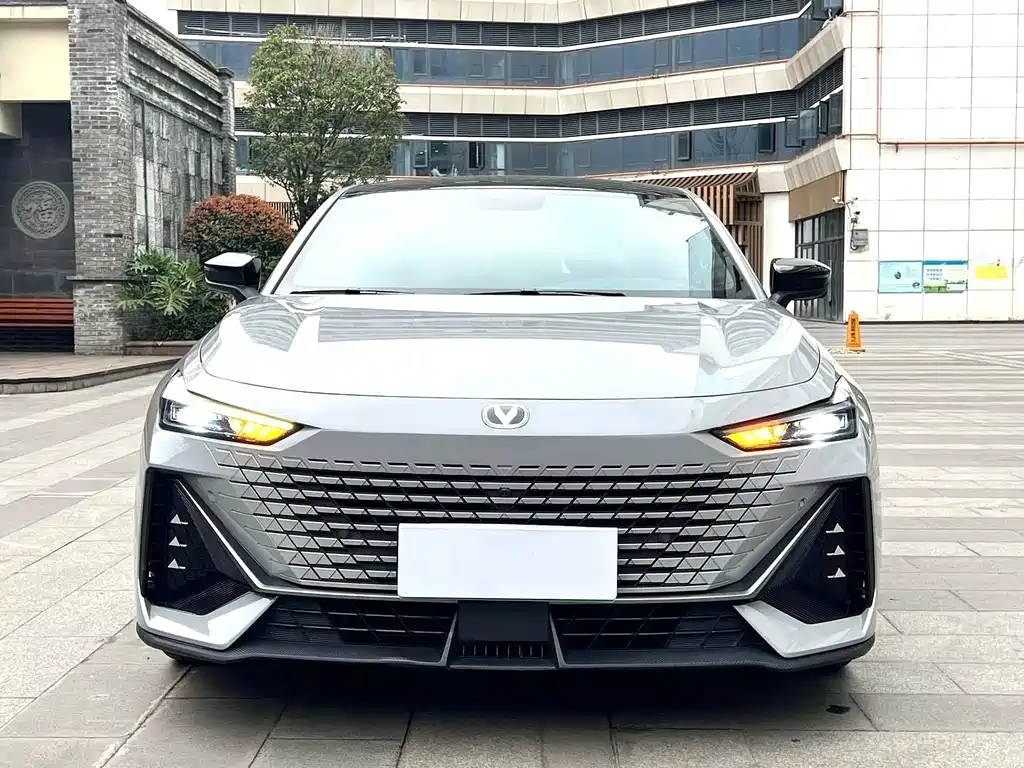 Changan UNI-V 2022 — фото 2