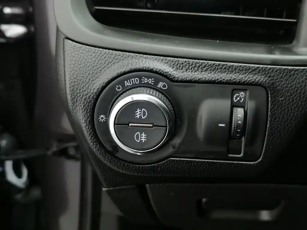 Buick Envision Plus 2018 — фото 21