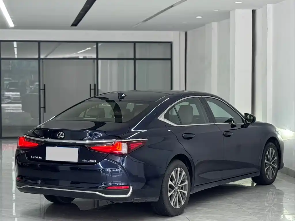 Lexus ES 2023