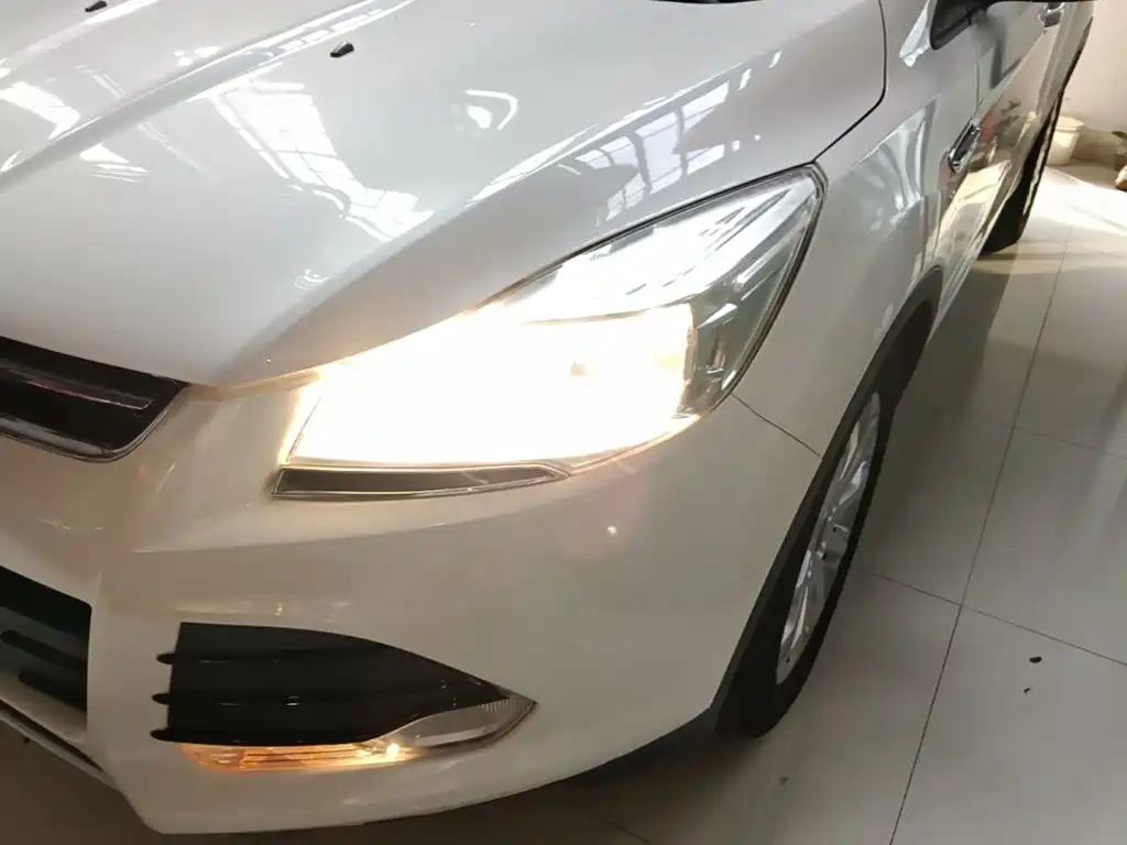 Ford Kuga 2015 — фото 24