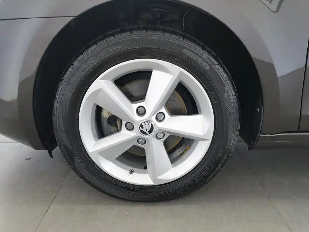 Skoda Octavia 2014 — фото 17