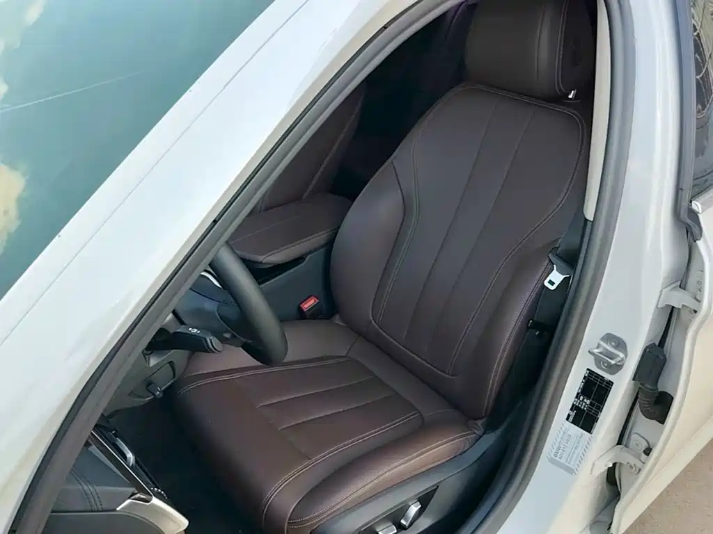 BMW 5 Series 2019 — фото 15