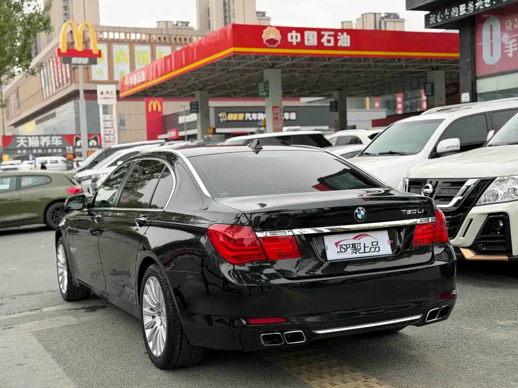 BMW 7 Series 2010 — фото 12