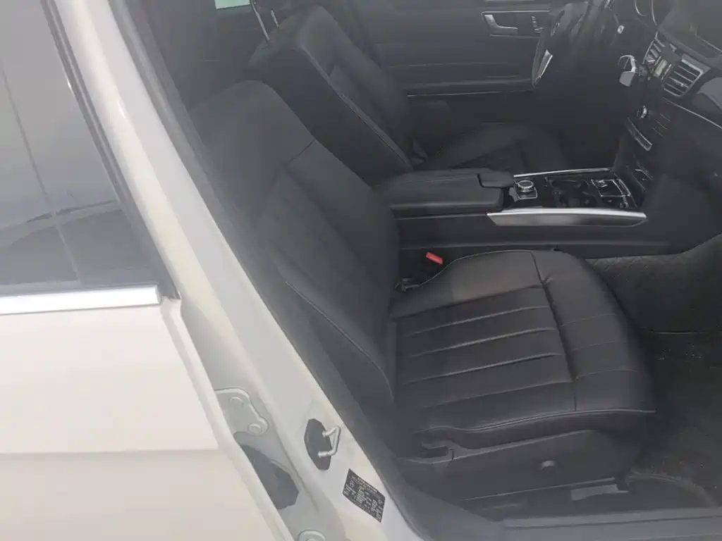 Mercedes-Benz E-Class 2015 — фото 25