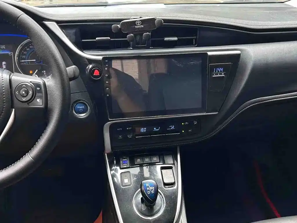 Toyota Corolla 2018 — фото 13