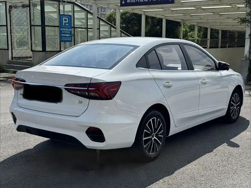 Roewe i5 2023 — фото 13