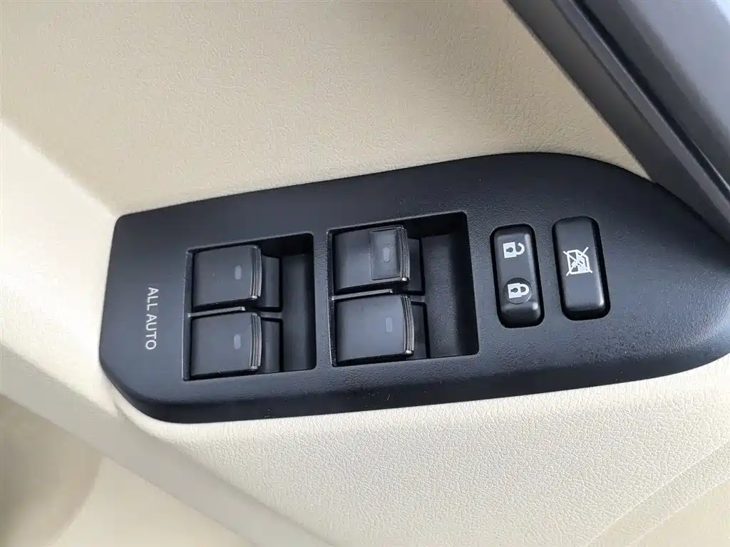 Toyota Prado 2015 — фото 9
