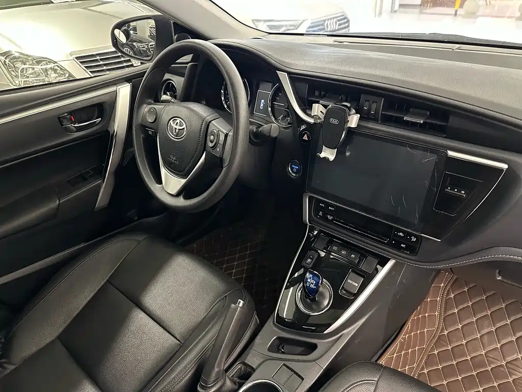 Toyota Corolla Hybrid 2019 — фото 11