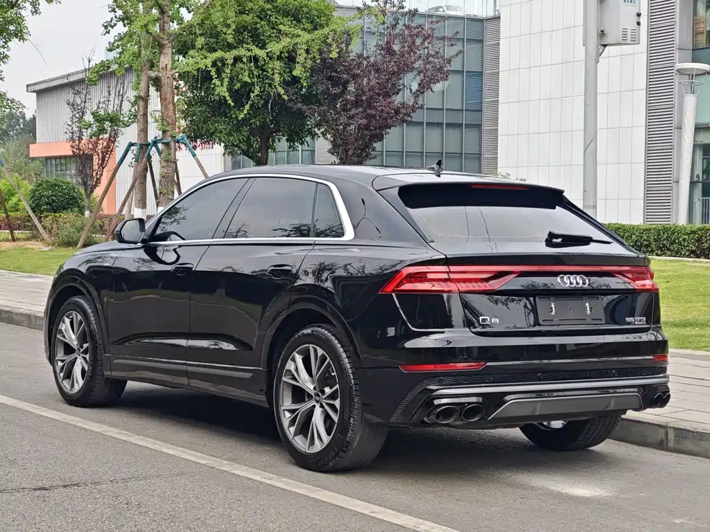 Audi Q8 2022 — фото 4