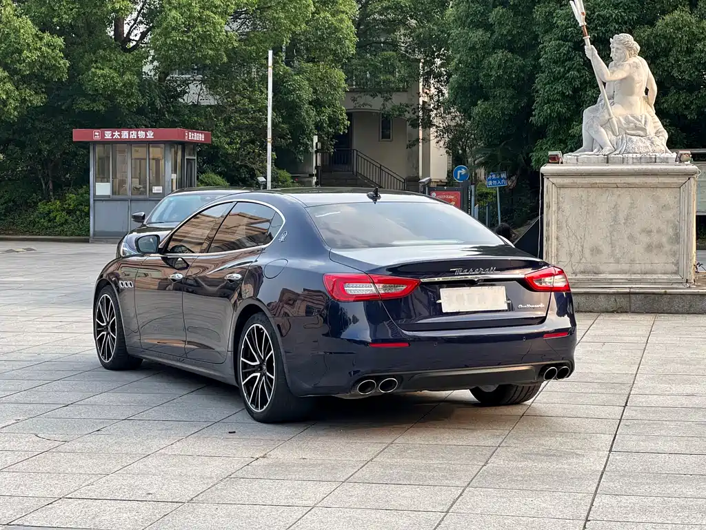 Maserati Quattroporte 2017 — фото 9