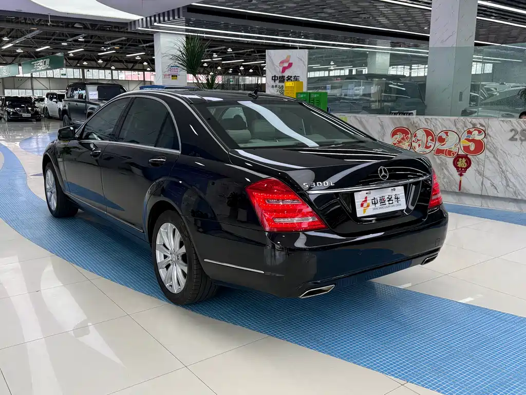 Mercedes-Benz S-Class 2011