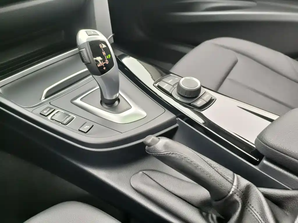 BMW 3 Series 2016 — фото 10