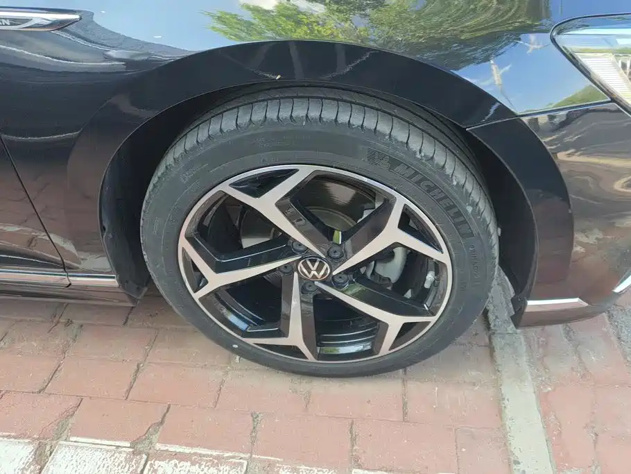 Volkswagen Magotan 2025