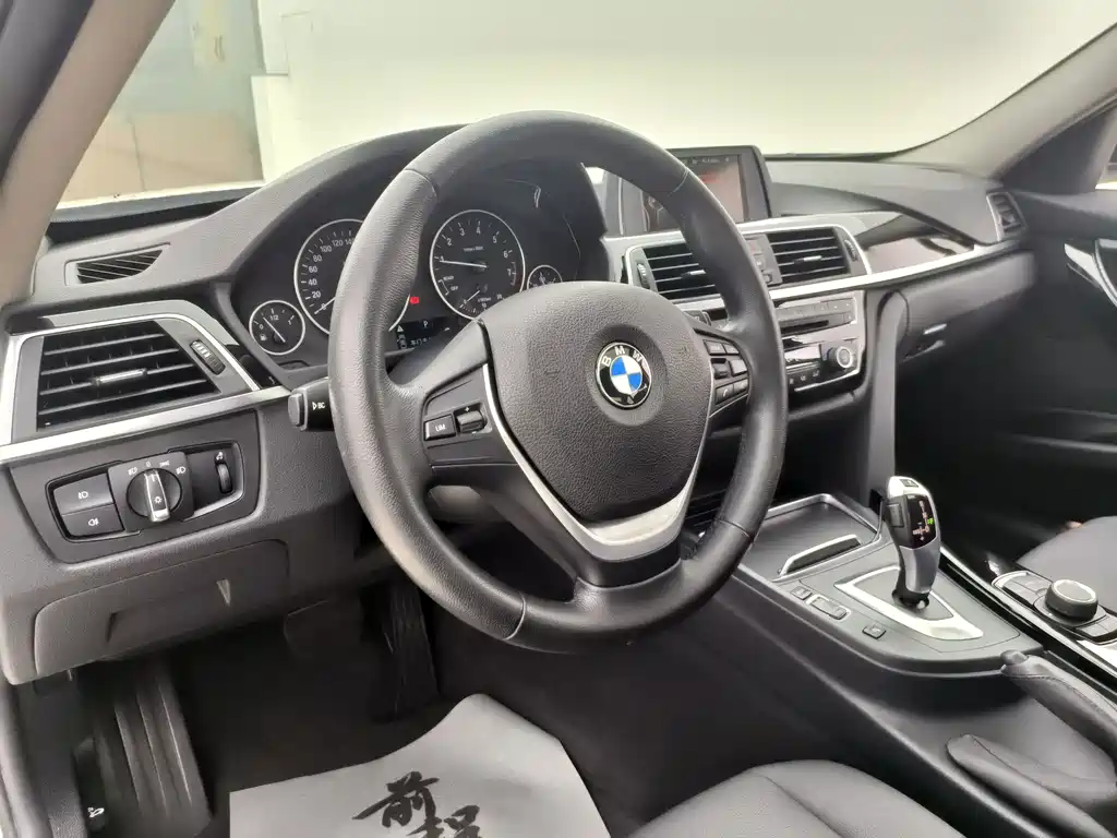 BMW 3 Series 2016 — фото 11