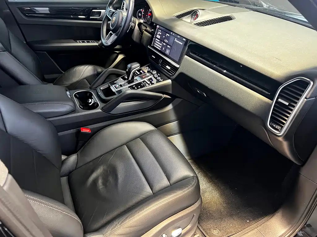 Porsche Cayenne 2020 — фото 14