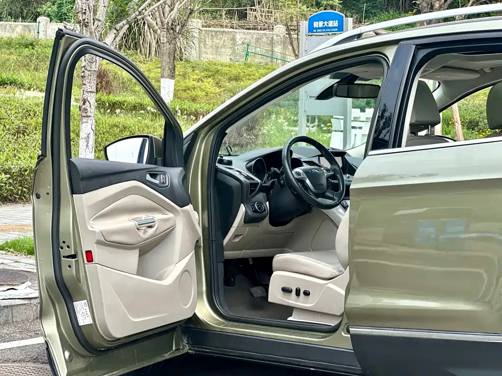Ford Kuga 2014 — фото 14