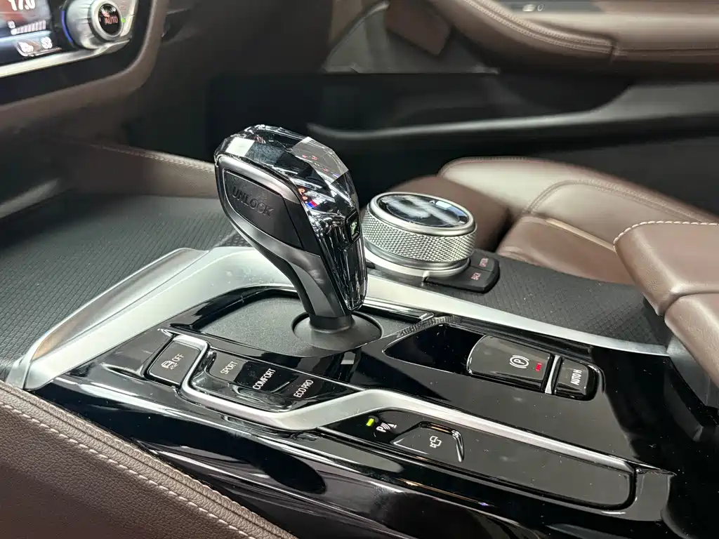 BMW 5 Series 2021 — фото 15