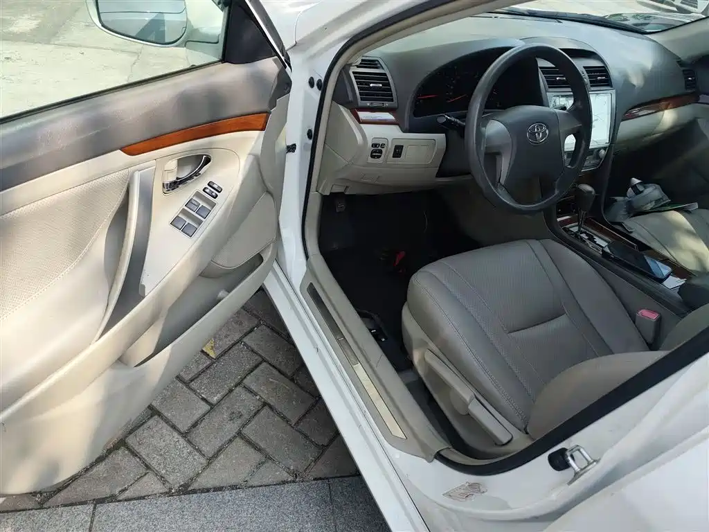 Toyota Camry 2014 — фото 16