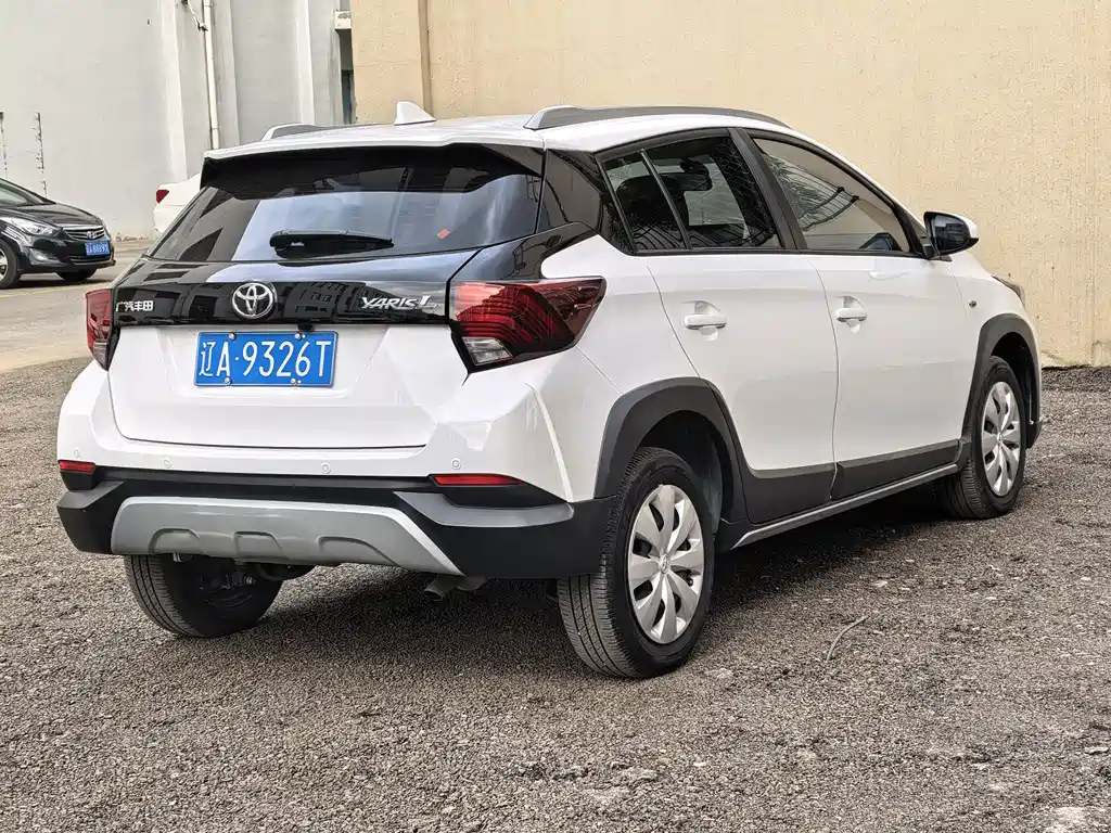 Toyota Yaris L 2021 — фото 12