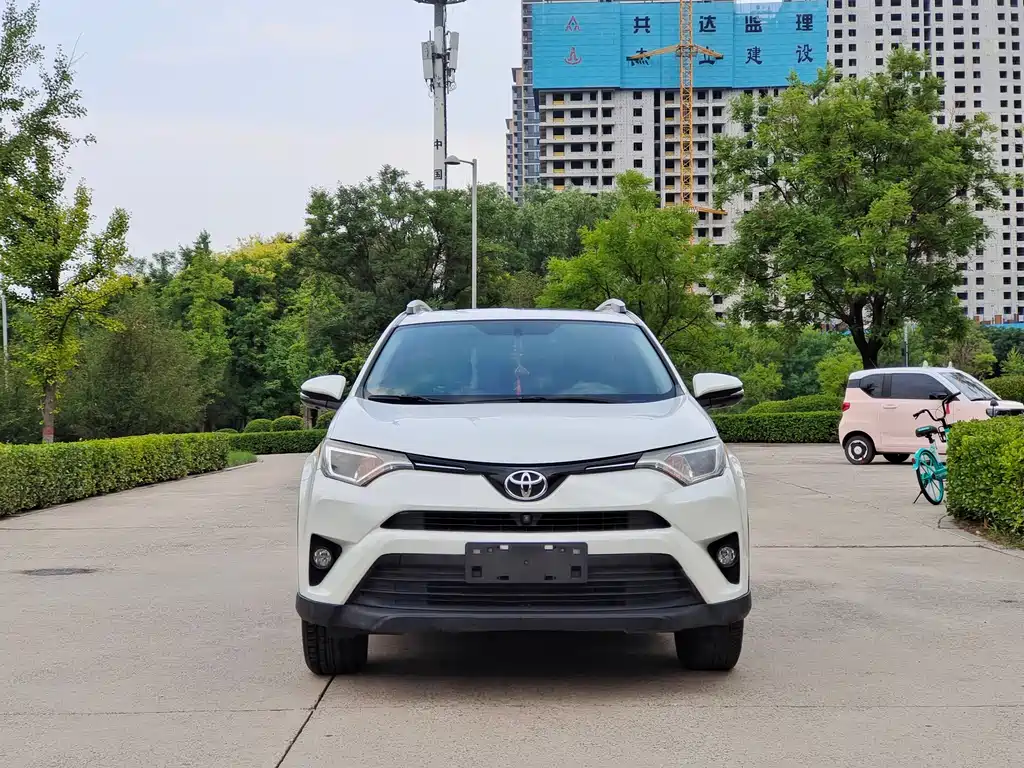 Toyota RAV4 2017 — фото 2