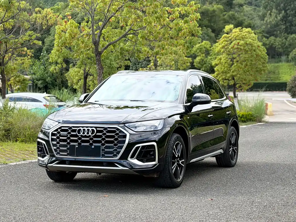 Audi Q5L 2022 — фото 1