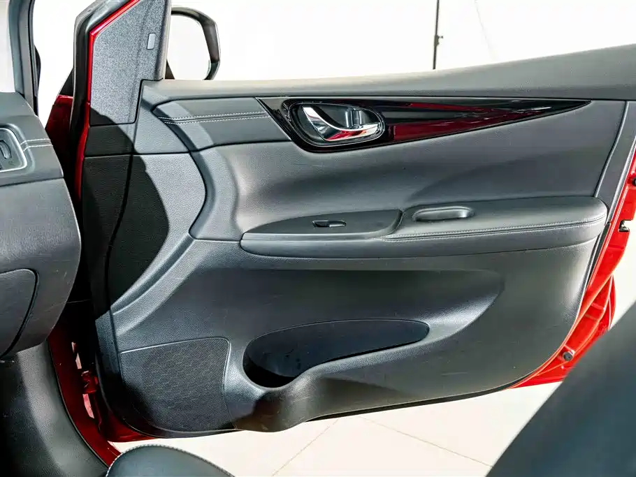 Nissan Tiida 2021 — фото 15