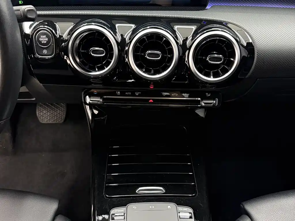 Mercedes-Benz A-Class 2022 — фото 17