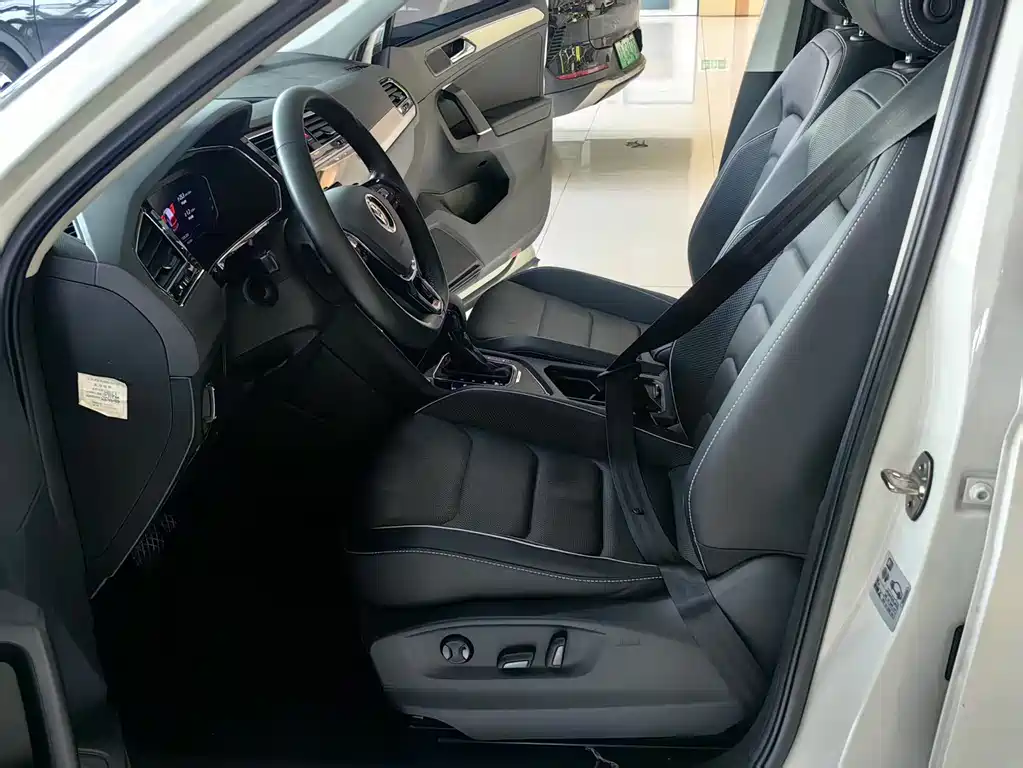 Volkswagen Tiguan L PHEV 2021 — фото 11