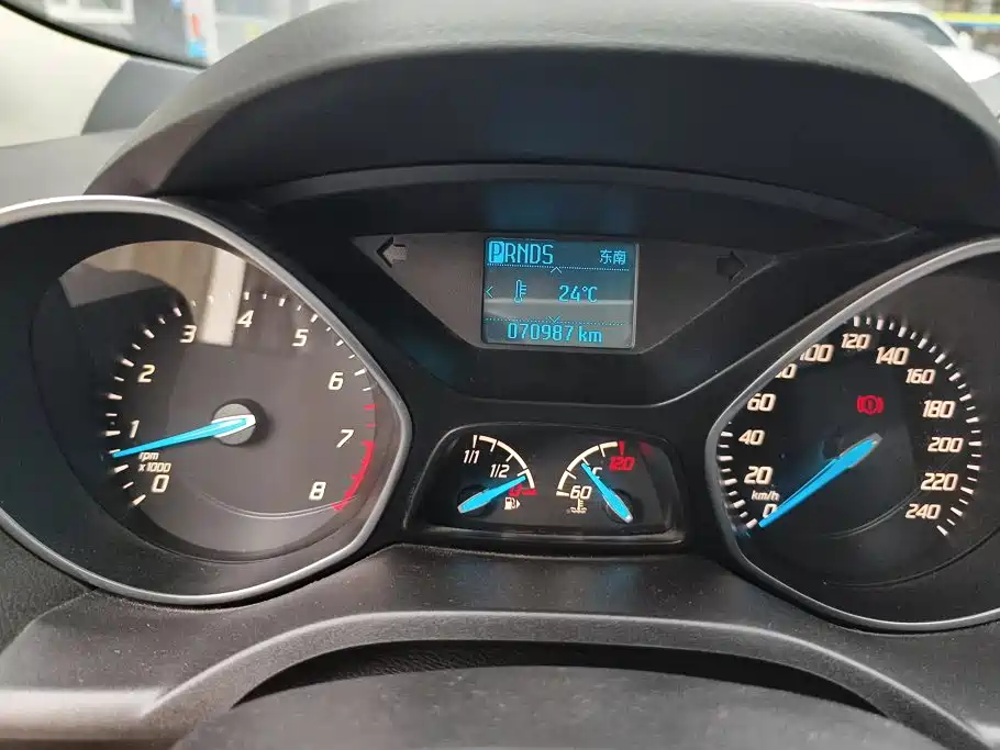 Ford Kuga 2014 — фото 14