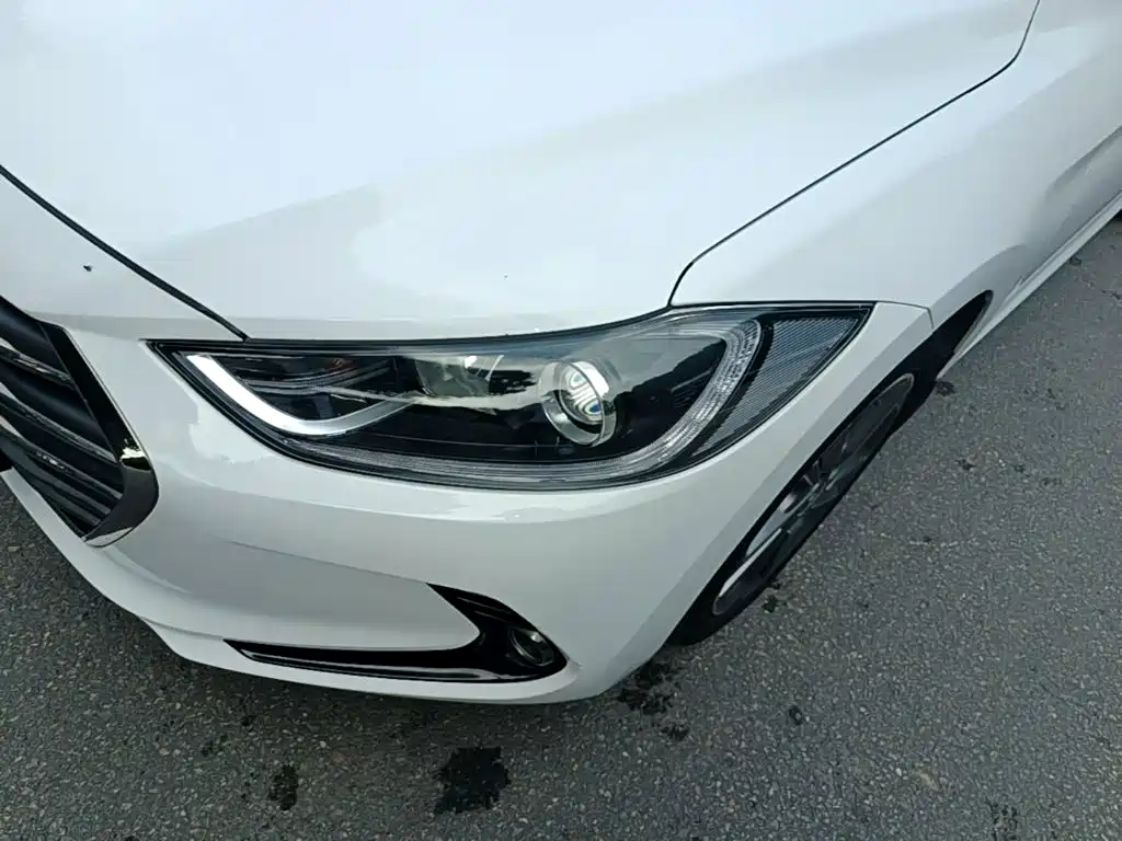 Hyundai Elantra 2016 — фото 24