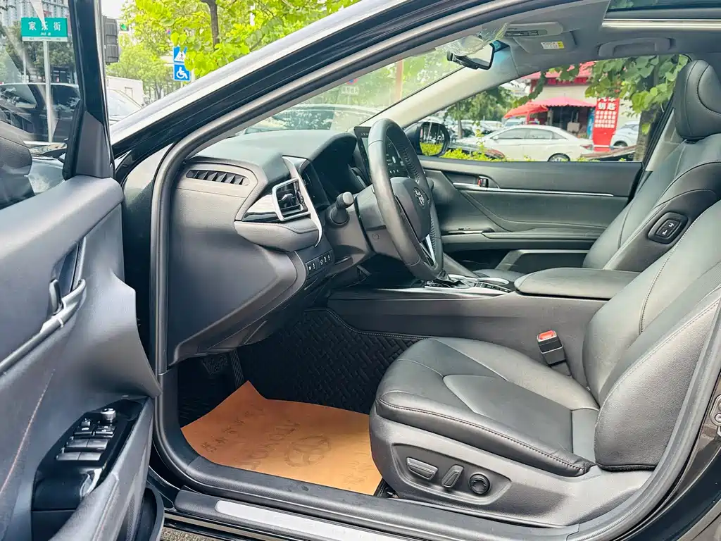 Toyota Camry 2021 — фото 13