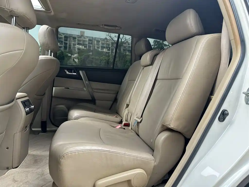 Toyota Highlander 2011 — фото 11
