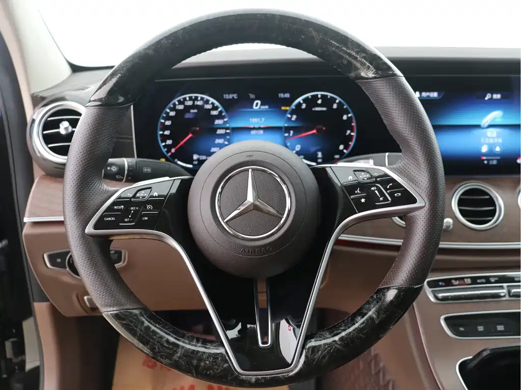 Mercedes-Benz E-Class 2023 — фото 9