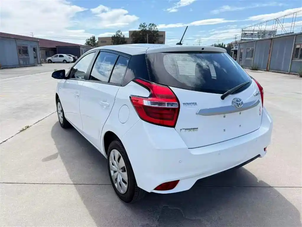 Toyota Yaris L 2020 — фото 4